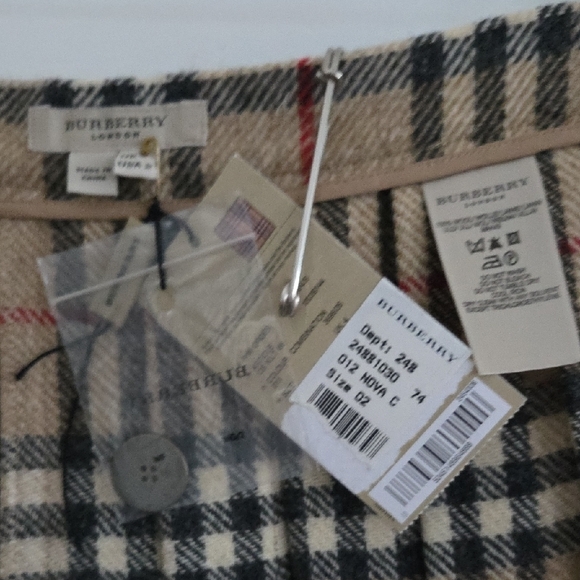 Burberry Beige Plaid A-Line Skirt - Picture 5 of 16